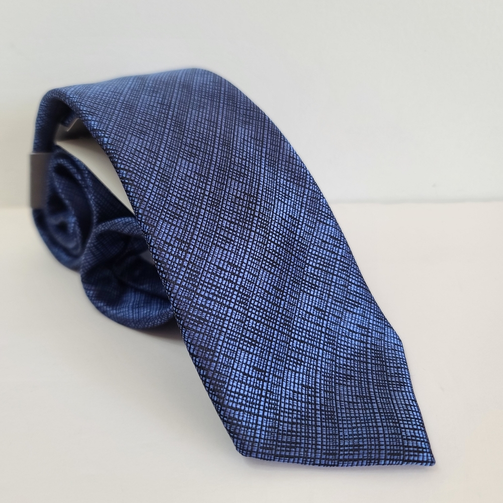 Van Heusen Blue Mens Neck Tie. New With Tags.